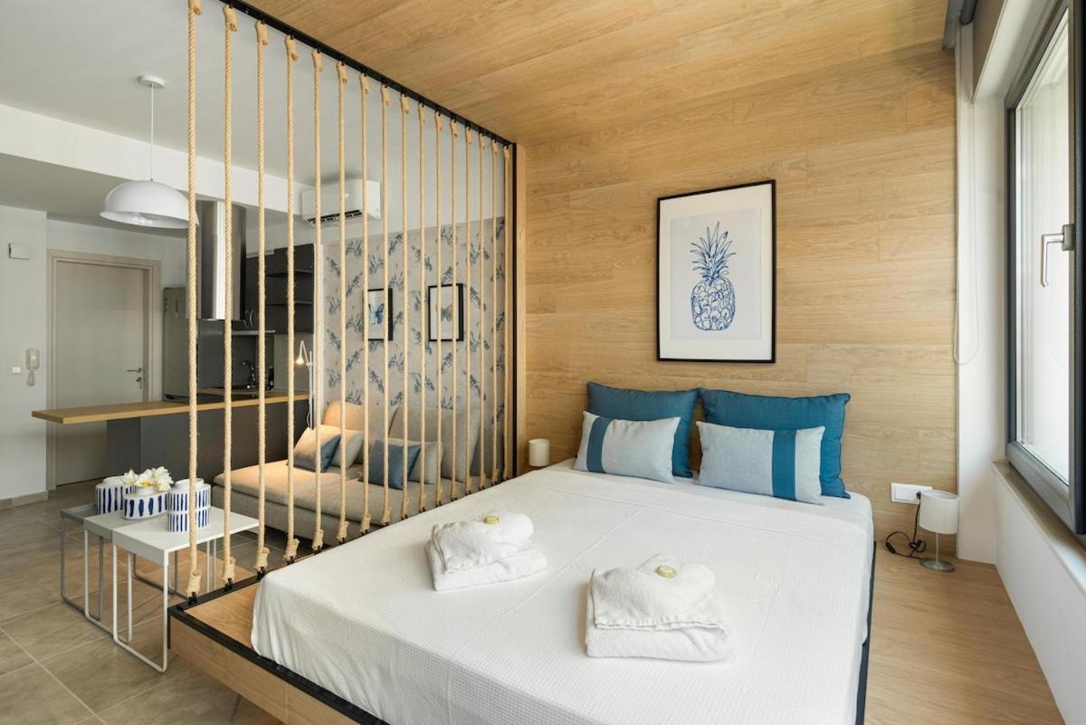 Innovative Urban Boho In Ladadika Apartment